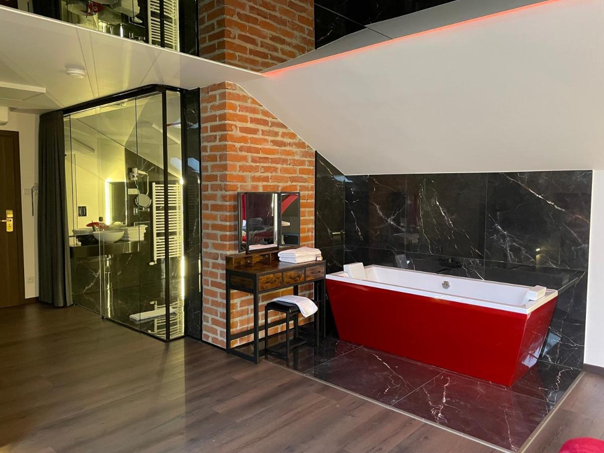 Hotel Korona Spa & Wellness Zemborzyce Dolne Exteriör bild