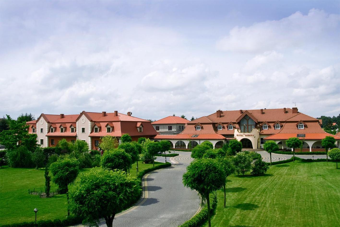 Hotel Korona Spa & Wellness Zemborzyce Dolne Exteriör bild