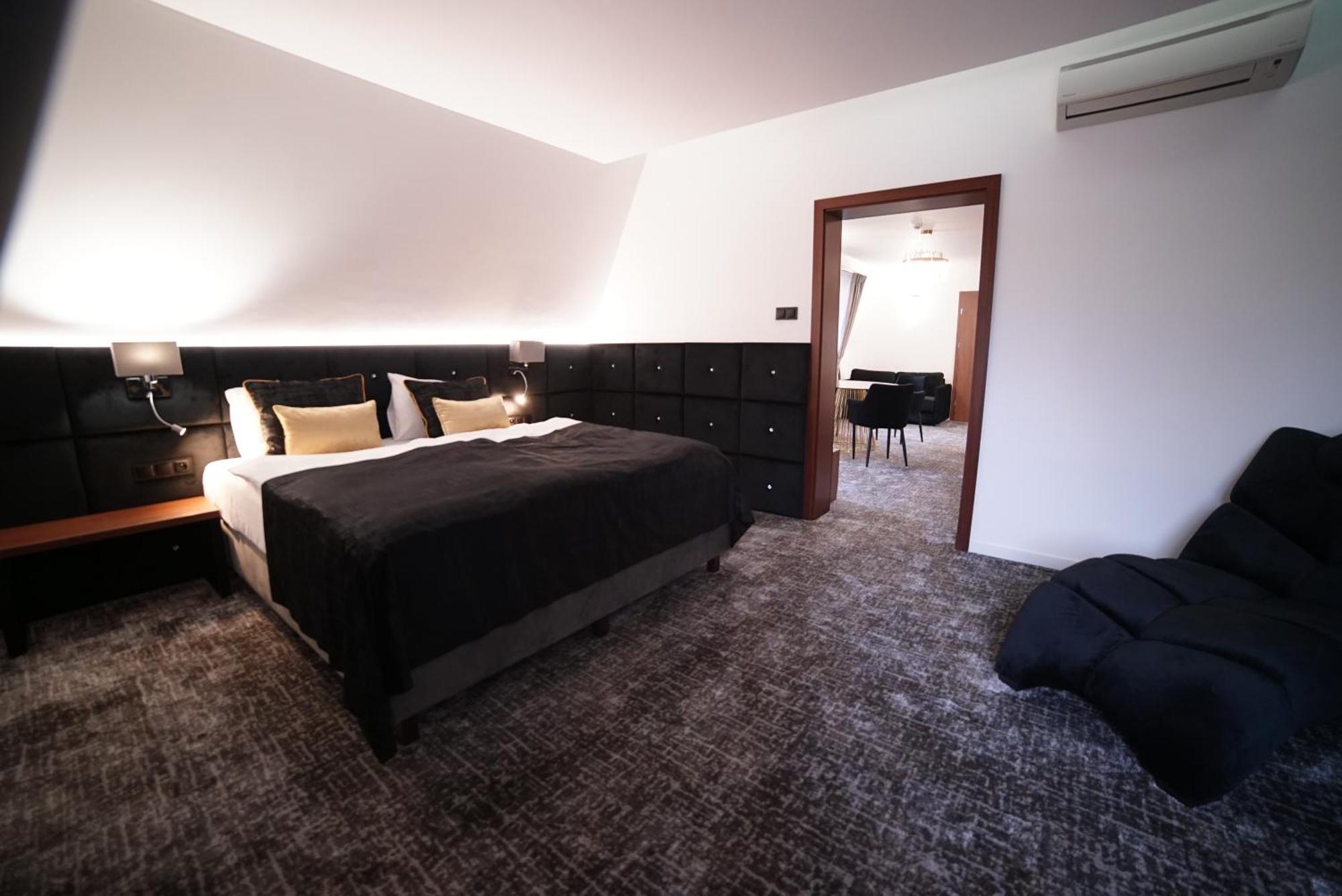 Hotel Korona Spa & Wellness Zemborzyce Dolne Exteriör bild