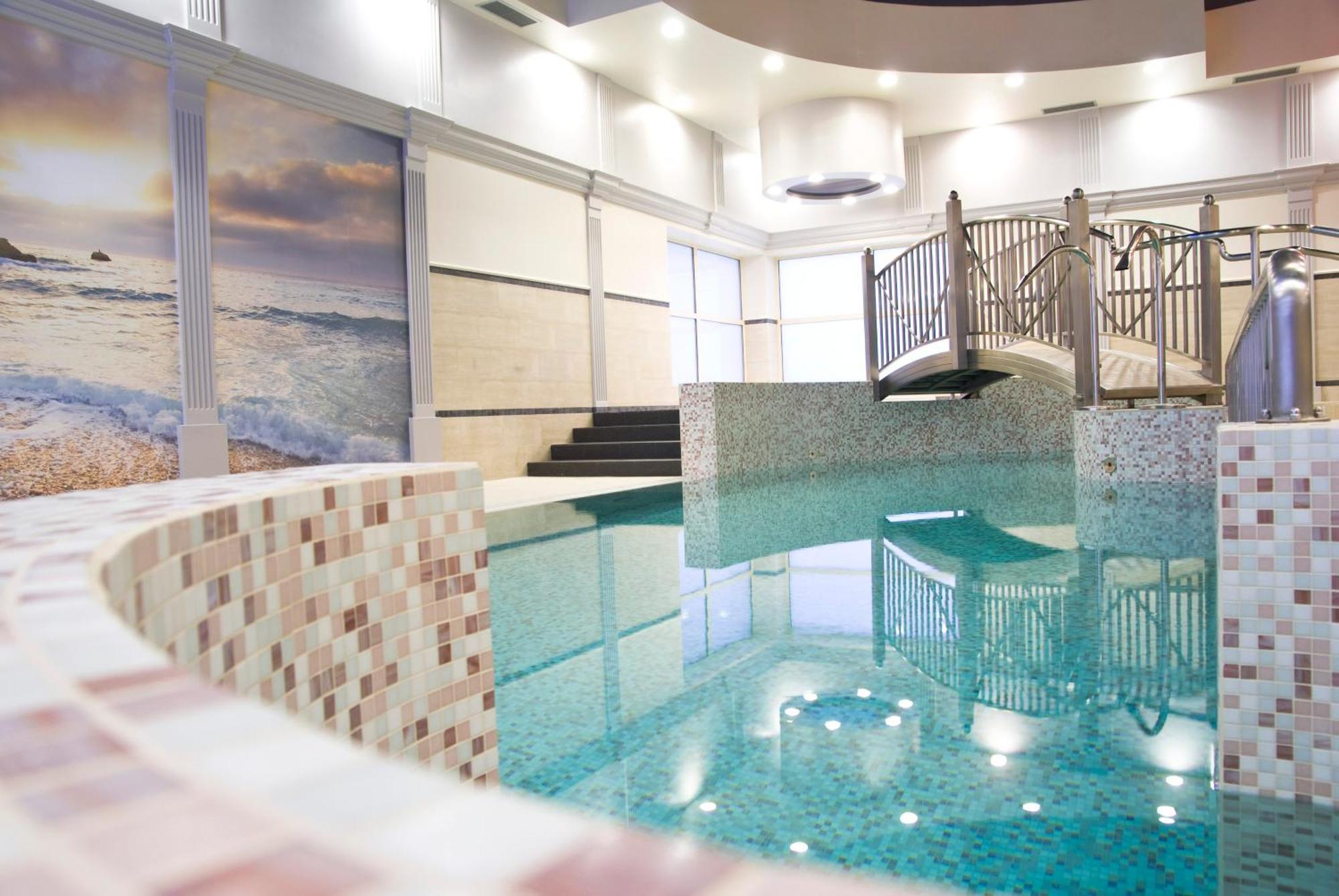 Hotel Korona Spa & Wellness Zemborzyce Dolne Exteriör bild