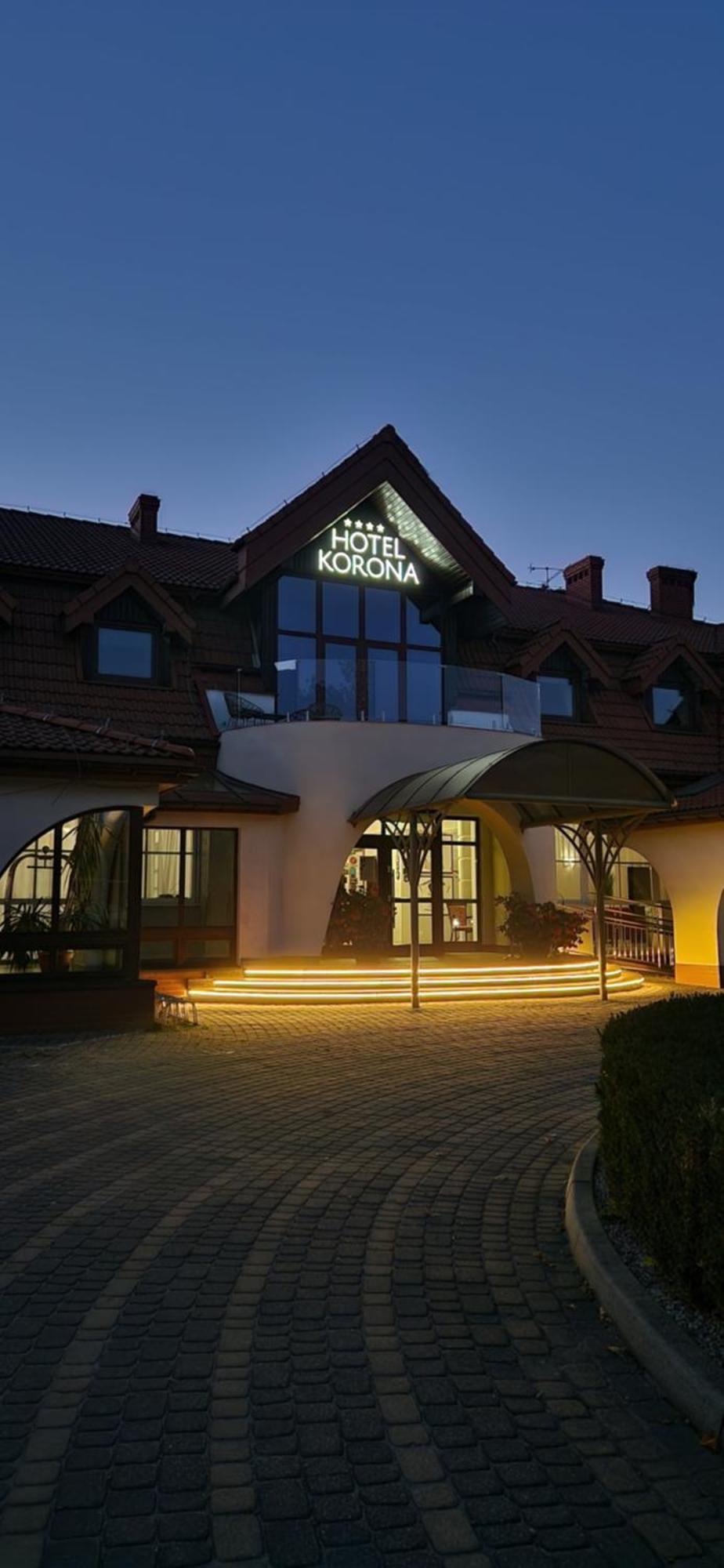 Hotel Korona Spa & Wellness Zemborzyce Dolne Exteriör bild
