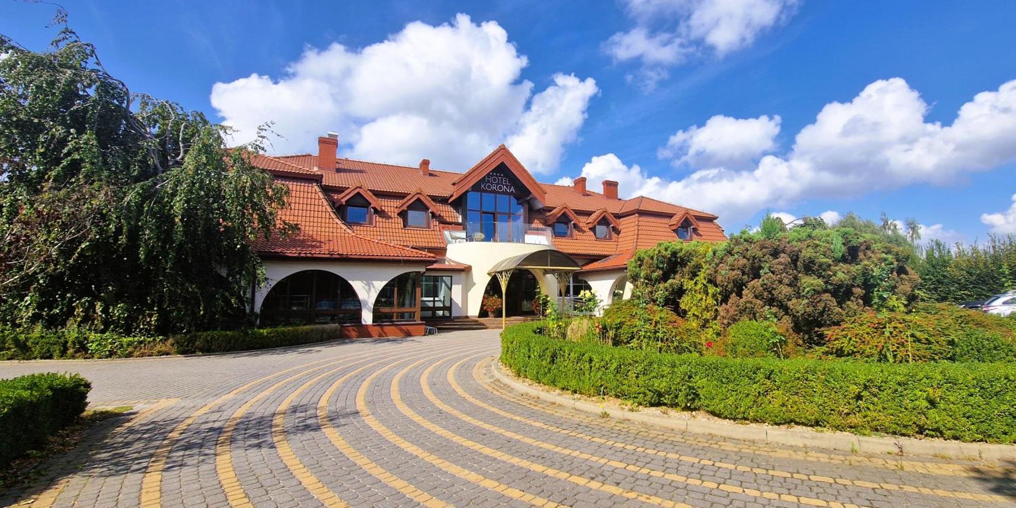 Hotel Korona Spa & Wellness Zemborzyce Dolne Exteriör bild