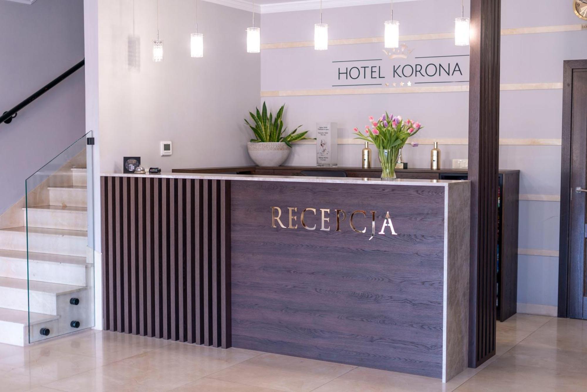 Hotel Korona Spa & Wellness Zemborzyce Dolne Exteriör bild