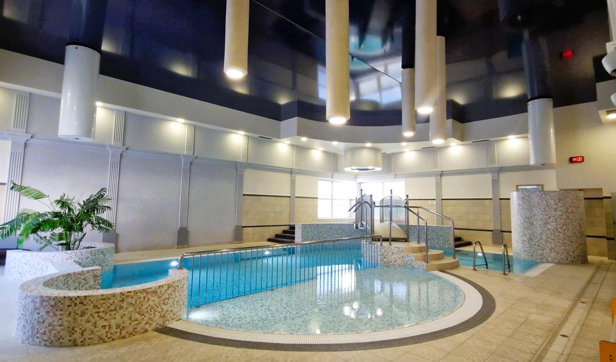 Hotel Korona Spa & Wellness Zemborzyce Dolne Exteriör bild