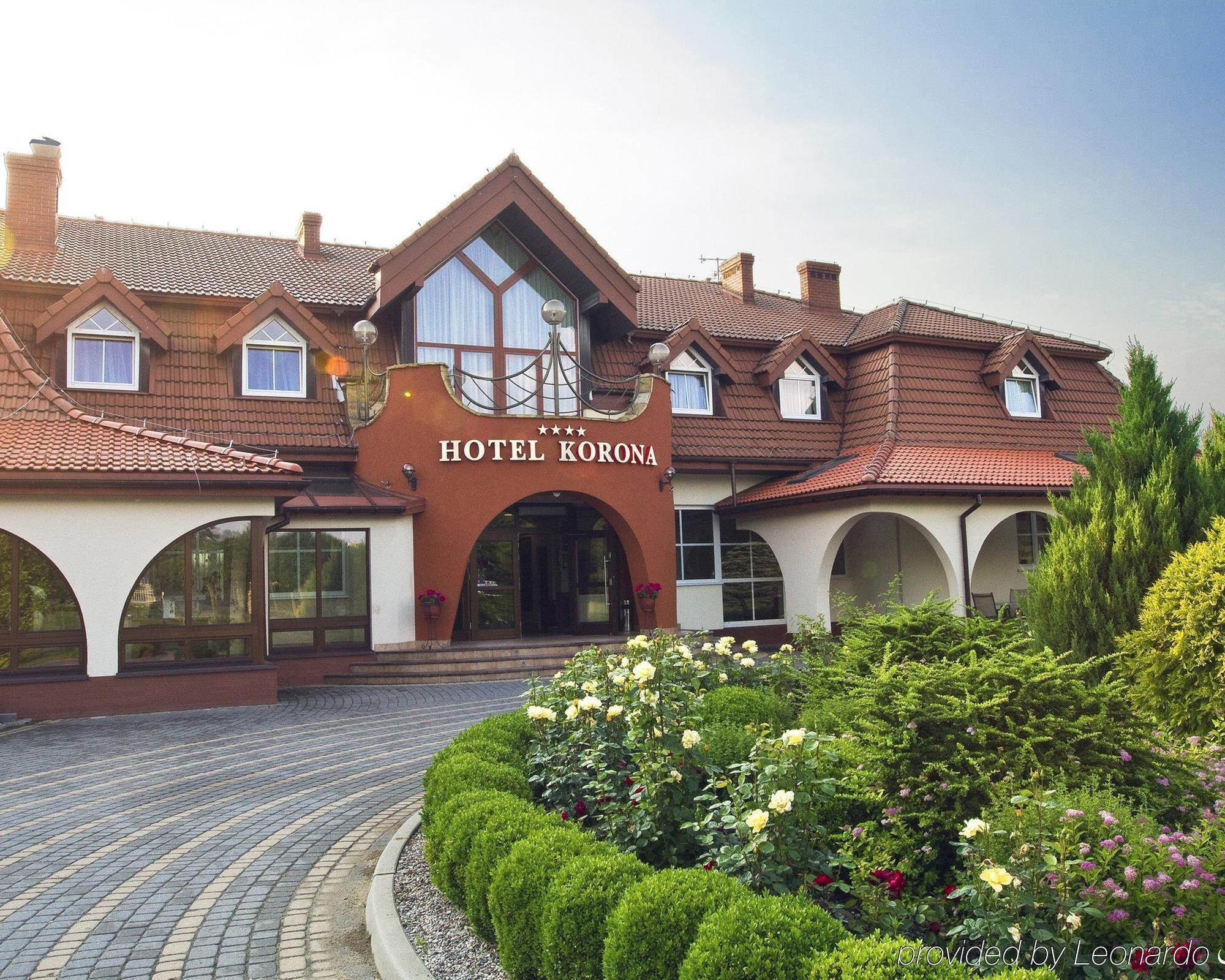 Hotel Korona Spa & Wellness Zemborzyce Dolne Exteriör bild