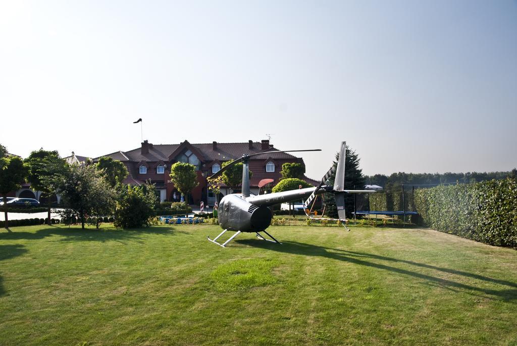 Hotel Korona Spa & Wellness Zemborzyce Dolne Exteriör bild