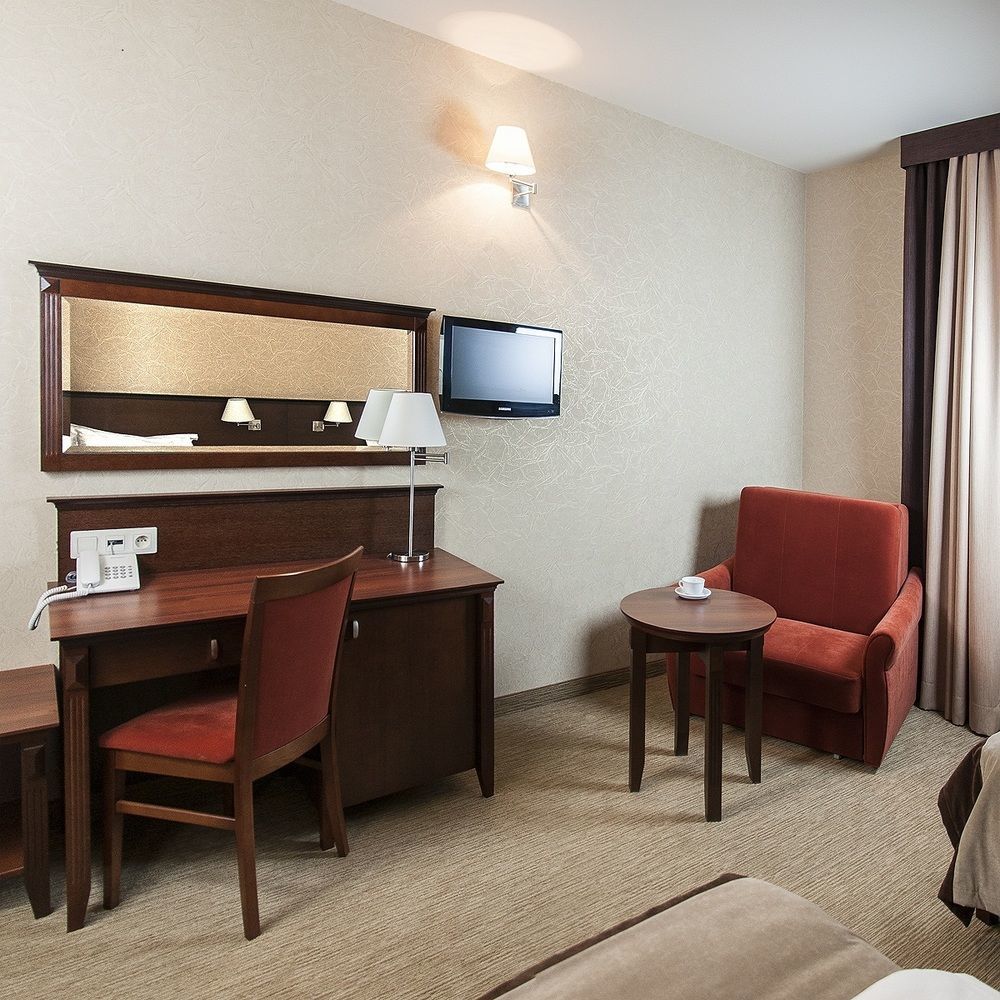 Hotel Korona Spa & Wellness Zemborzyce Dolne Exteriör bild